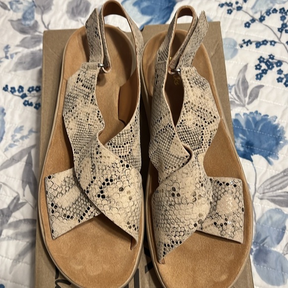 Sandler - Picture 4 of 4